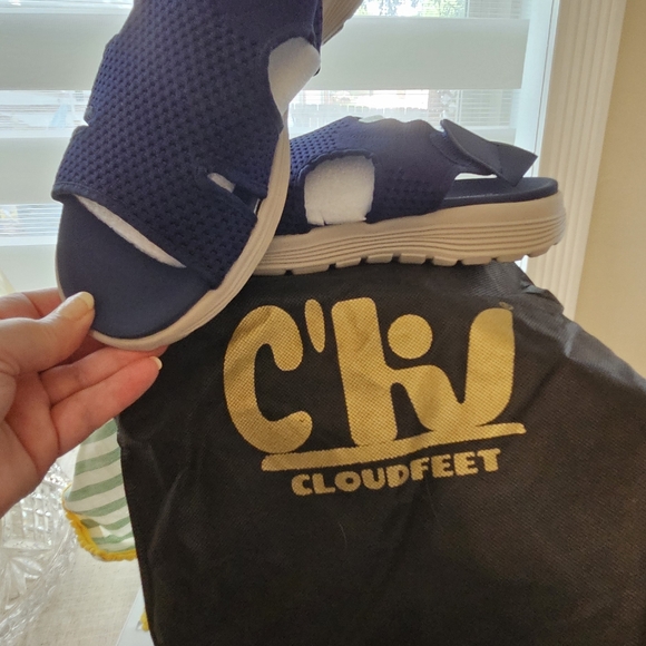 Sandals - Picture 1 of 6